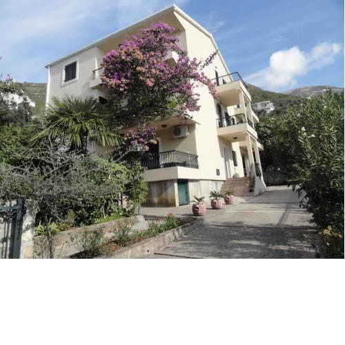 Apartments & Rooms M