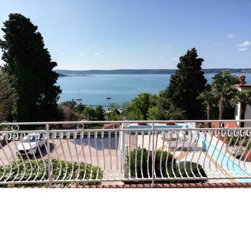 Apartments & Rooms Matos