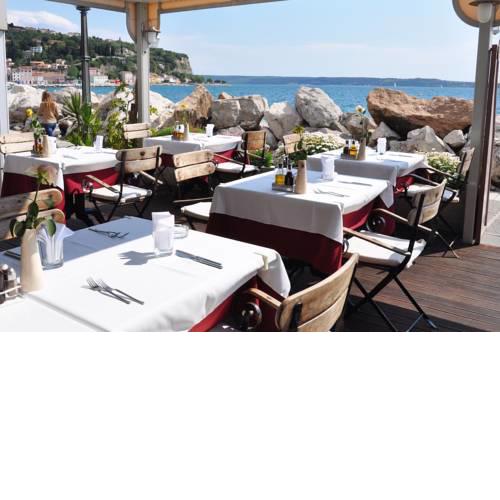 Apartments & Rooms Riva
