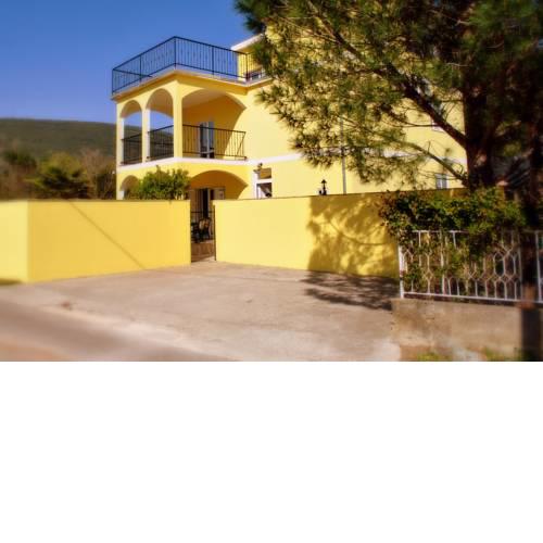 Apartments Villa-G Lustica