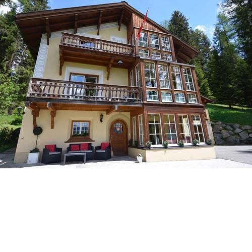 Apartments Villa Surlej