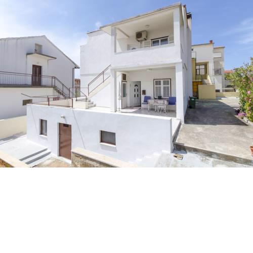 Apartments Višnja