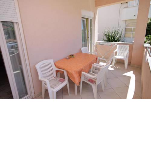 Apartments with a parking space Baska (Krk) - 5444