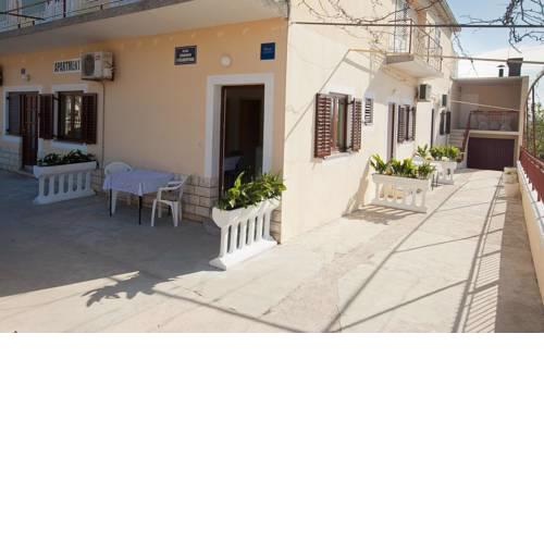 Apartments with a parking space Bibinje (Zadar) - 11074