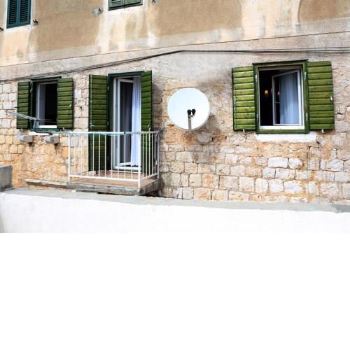 Apartments with a parking space Bol (Brac) - 11568