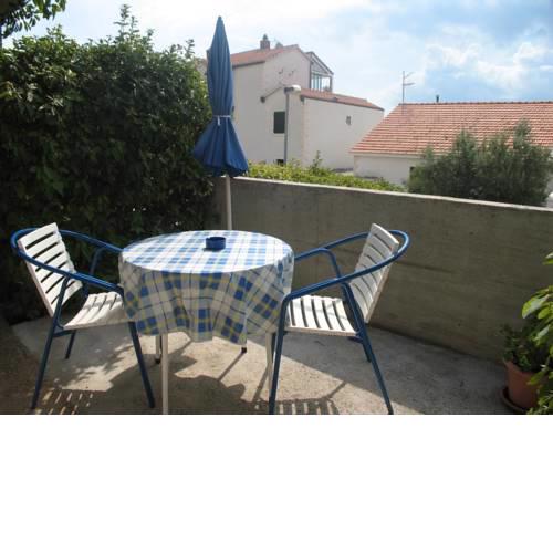 Apartments with a parking space Bol (Brac) - 12474