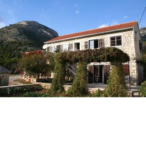 Apartments with a parking space Bol (Brac) - 2879