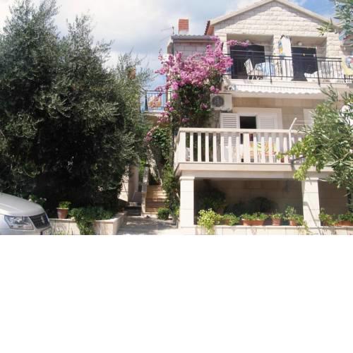 Apartments with a parking space Bol (Brac) - 2892