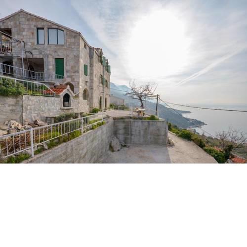 Apartments with a parking space Brela (Makarska) - 11552