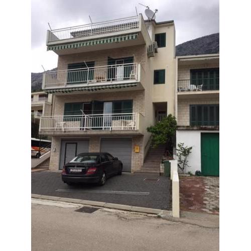 Apartments with a parking space Brela (Makarska) - 17371