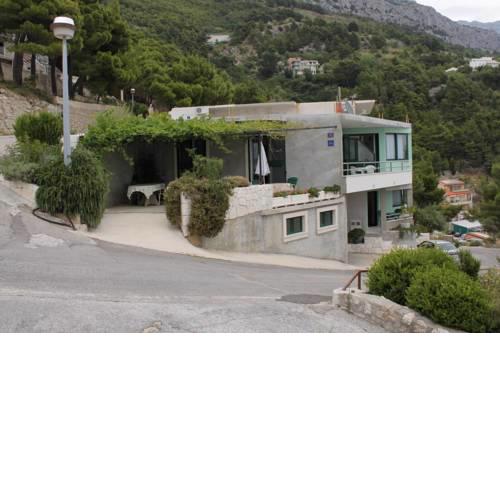 Apartments with a parking space Brela (Makarska) - 6907