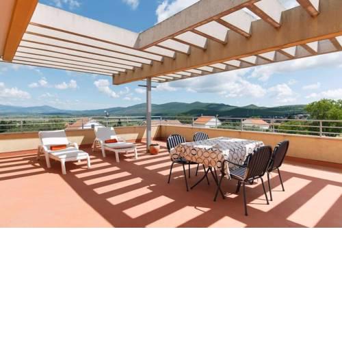 Apartments with a parking space Drnis (Zagora) - 12769