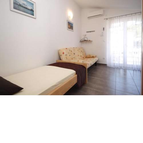 Apartments with a parking space Duce (Omis) - 7532
