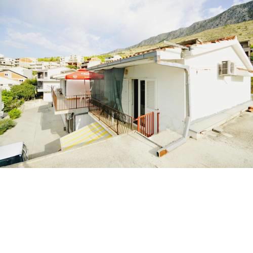Apartments with a parking space Dugi Rat (Omis) - 11483
