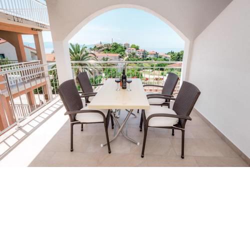 Apartments with a parking space Gradac (Makarska) - 15750