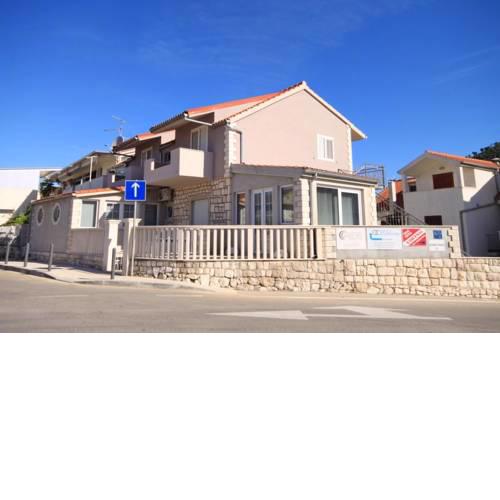 Apartments with a parking space Hvar - 8810