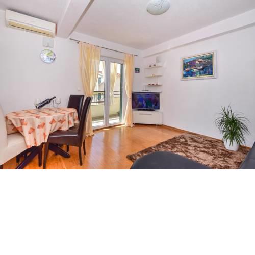Apartments with a parking space Igrane (Makarska) - 16878