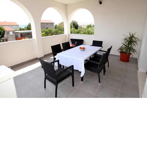 Apartments with a parking space Kastel Kambelovac (Kastela) - 14084