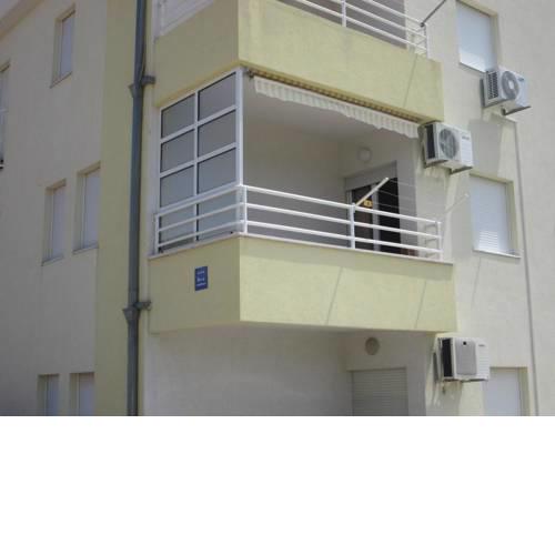 Apartments with a parking space Kastel Stafilic (Kastela) - 11006