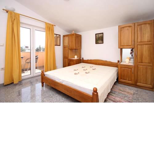Apartments with a parking space Kastel Stafilic (Kastela) - 9211