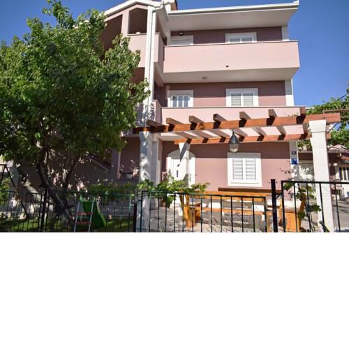 Apartments with a parking space Kastel Stari (Kastela) - 12568