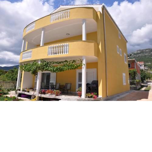 Apartments with a parking space Kastel Stari (Kastela) - 12691