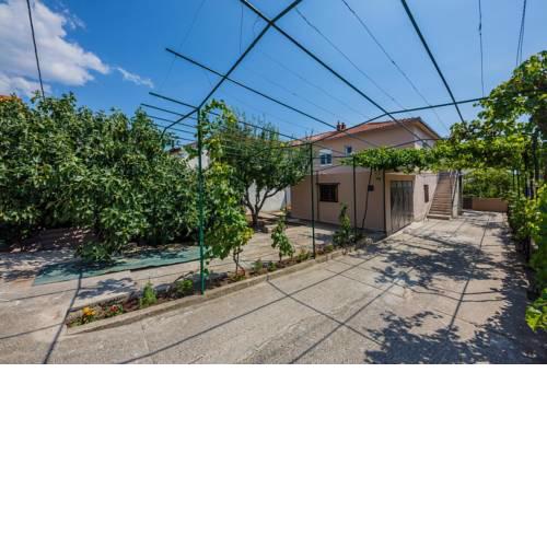 Apartments with a parking space Kastel Stari (Kastela) - 16087