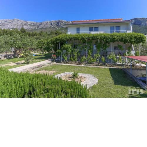 Apartments with a parking space Kastel Sucurac (Kastela) - 12445