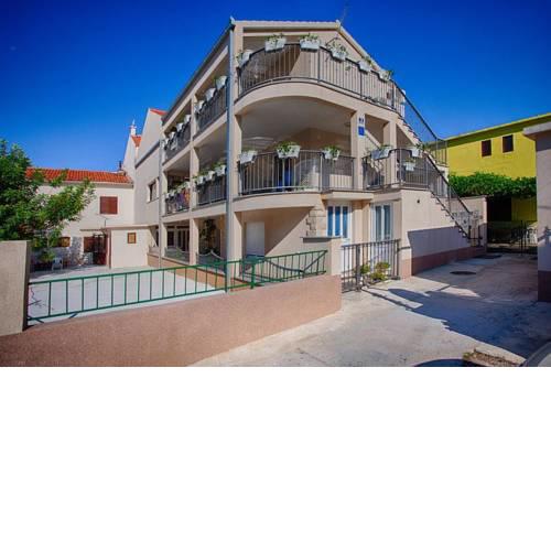 Apartments with a parking space Komiza (Vis) - 12325