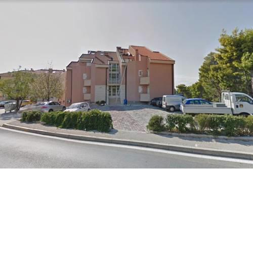 Apartments with a parking space Makarska - 18063