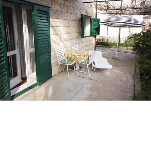 Apartments with a parking space Makarska - 6087