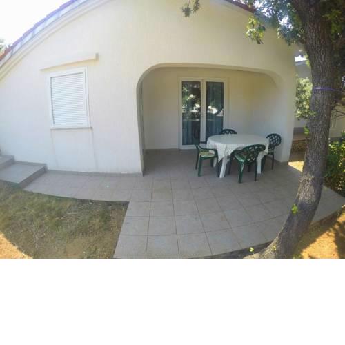 Apartments with a parking space Mandre (Pag) - 16836