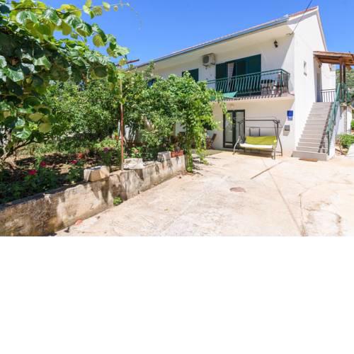 Apartments with a parking space Marina (Trogir) - 14258