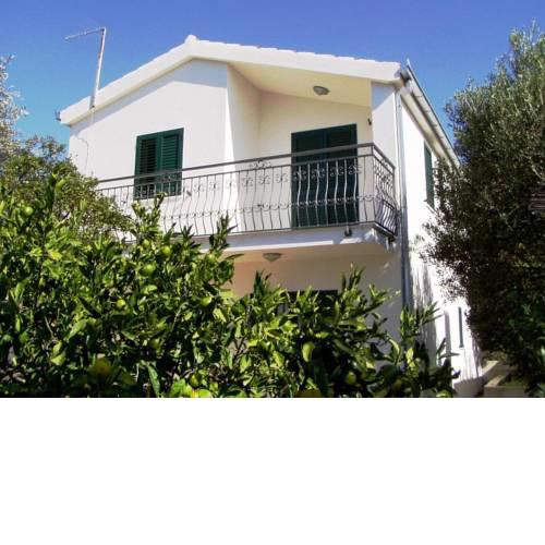 Apartments with a parking space Maslinica (Solta) - 17314