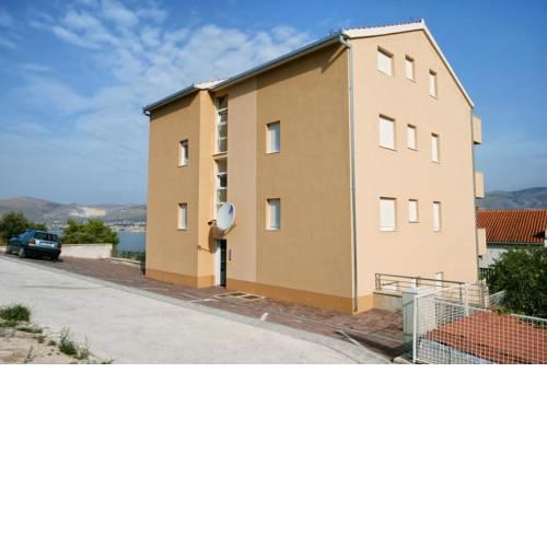Apartments with a parking space Mastrinka (Ciovo) - 10364