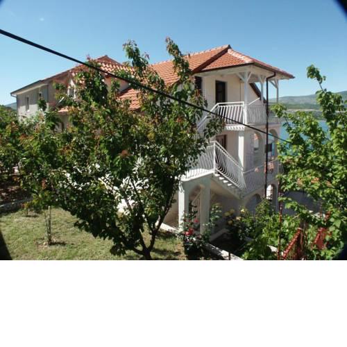 Apartments with a parking space Mastrinka (Ciovo) - 2050