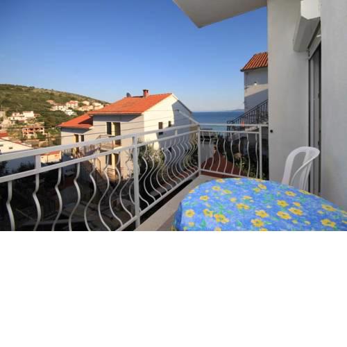 Apartments with a parking space Mavarstica (Ciovo) - 8685