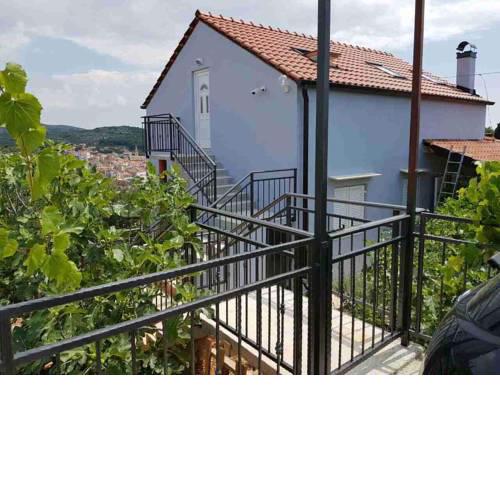 Apartments with a parking space Milna (Brac) - 16003
