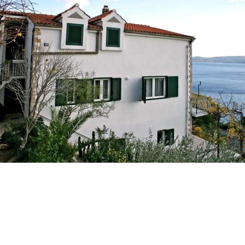 Apartments with a parking space Mimice (Omis) - 4797