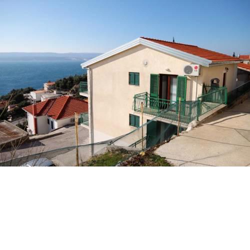 Apartments with a parking space Mimice (Omis) - 5251