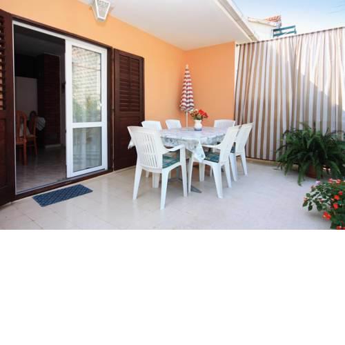 Apartments with a parking space Mirca (Brac) - 728