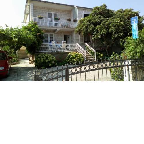 Apartments with a parking space Mirca (Brac) - 730