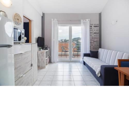 Apartments with a parking space Necujam (Solta) - 5178