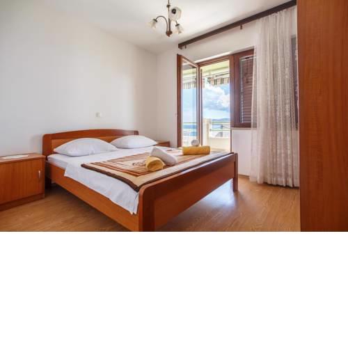 Apartments with a parking space Nemira (Omis) - 15727