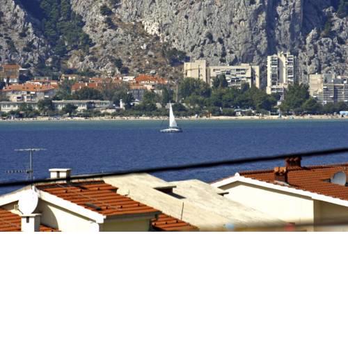Apartments with a parking space Nemira (Omis) - 4652