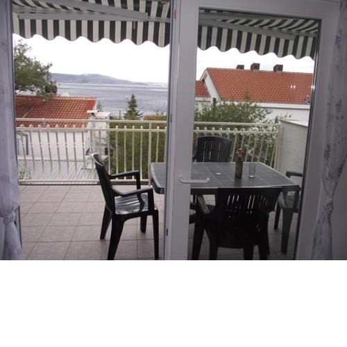 Apartments with a parking space Novi Vinodolski - 15823
