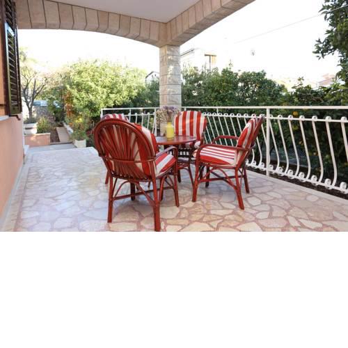 Apartments with a parking space Okrug Gornji (Ciovo) - 10343