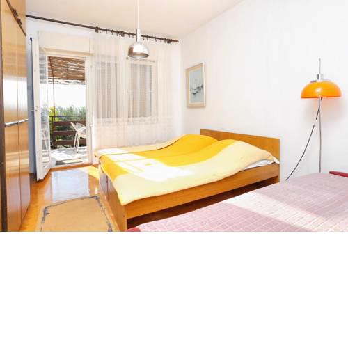 Apartments with a parking space Okrug Gornji (Ciovo) - 1075