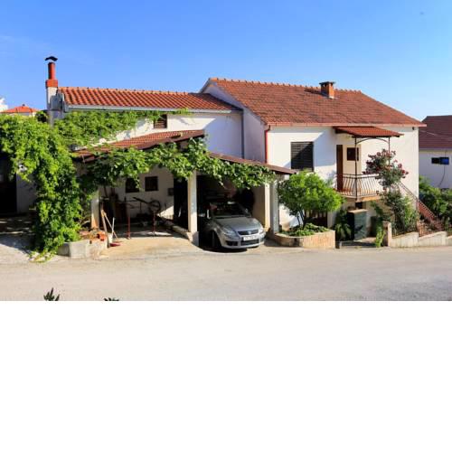 Apartments with a parking space Okrug Gornji (Ciovo) - 1107