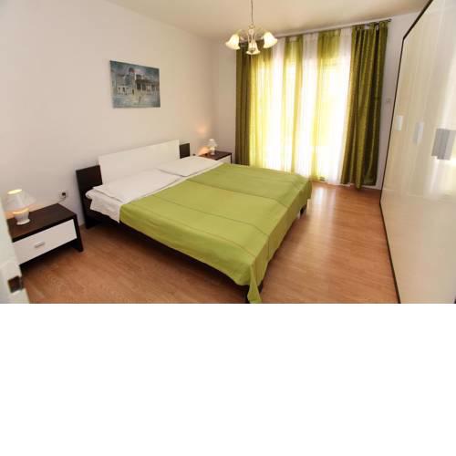 Apartments with a parking space Okrug Gornji (Ciovo) - 12077